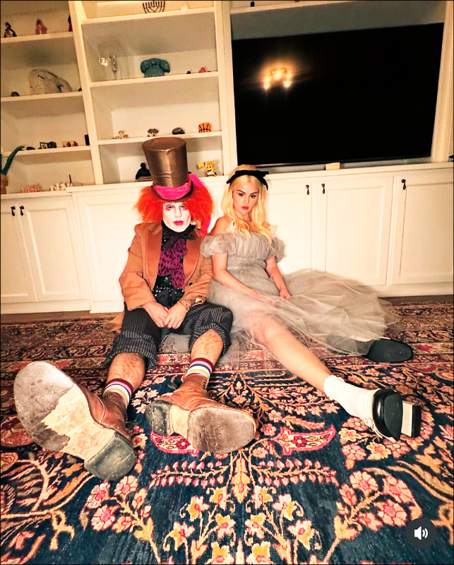 席琳娜變裝《愛麗絲夢遊仙境》 BGM是王若琳作品