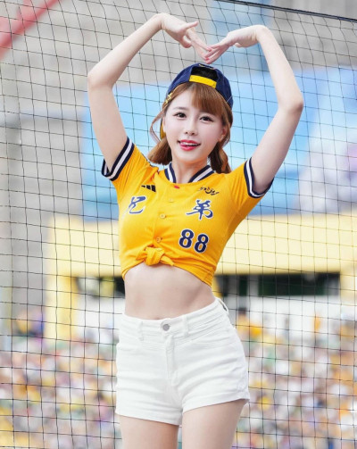 啦啦隊女神爆「11公分瘤纏身」!遭誤診半年沈重吐病情