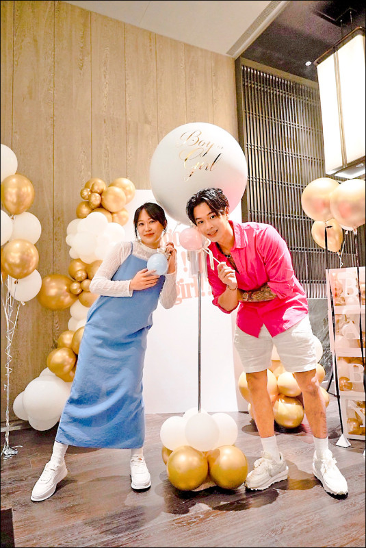 高爾宣提前迎接女兒 感動貼臉小寶貝