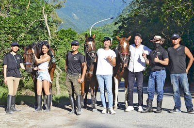 上山下海看日出 阿傑被馬踢 雷艾美慘遭蜂吻