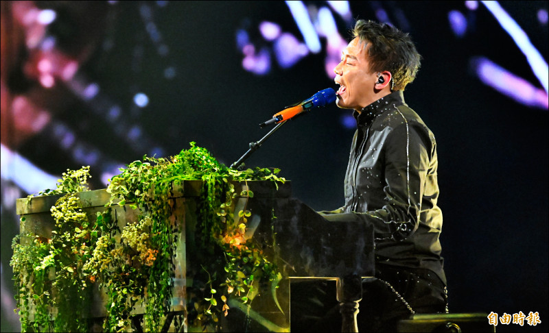 演唱會突消音 陶喆微笑化解「不是假唱」─歌王承諾今年出輯 大元鼓鼓放閃明年結婚