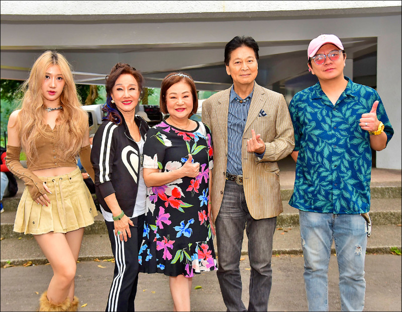 曹金鈴邀長者聽歌同樂 盼優雅老去當社會之寶