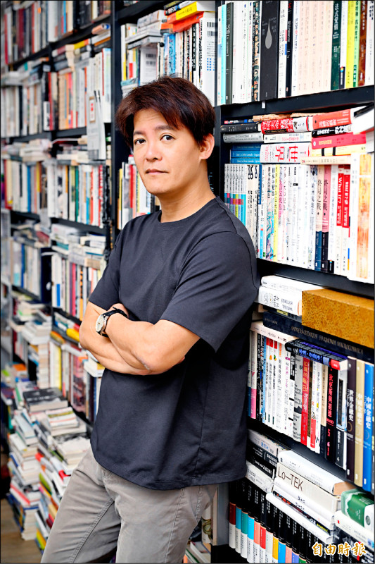 〈讓我們藝起讀書吧〉謝哲青讀萬卷書 樂享百年孤寂