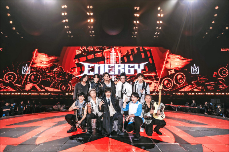 五月天斷聯Energy陳年內幕曝光-阿信自揭曾拜牛奶為師 被關舞蹈教室3天3夜