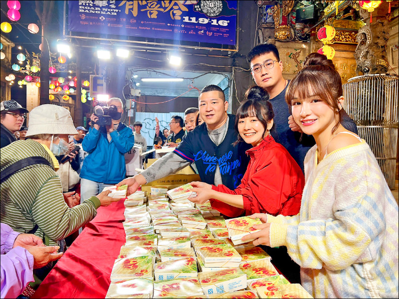 草爺賀台灣隊奪冠  揪林岱縈爽發豬腳飯