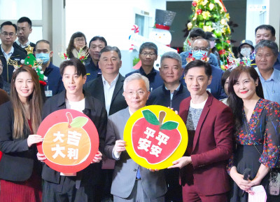 宋逸民、陳維齡夫婦平安夜送暖！為警政署報佳音禱告