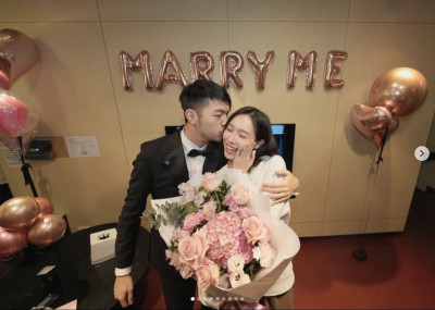 陳大天「國家戲劇院後台」求婚成功！小9歲正妹女友點頭說yes