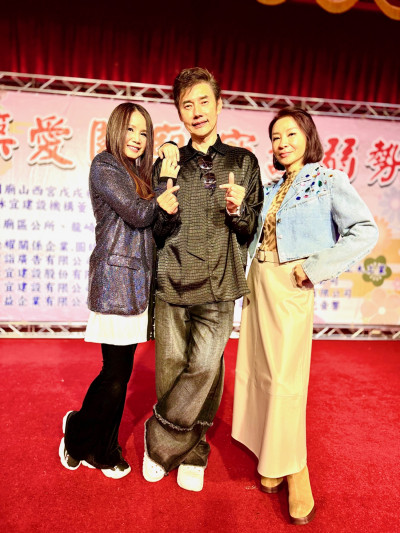 不藏了！包偉銘揪嫩妻劉依純獻愛 驚見凍齡玉女現蹤揭40年喜訊