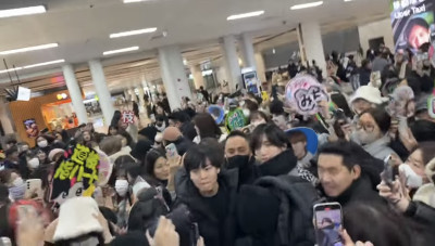 浪花男子首次韓國接機暴動！被粉絲包圍保鑣狂喊：太危險了