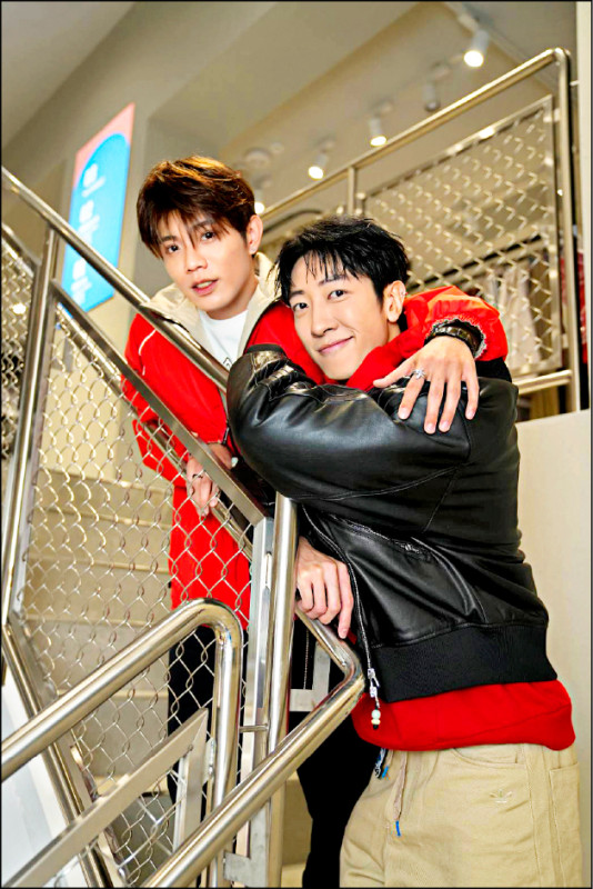 張哲偉自行加親密戲 陳峻廷嫌笨虧招數少