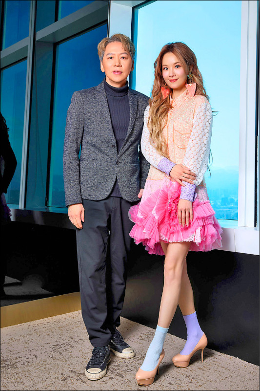 洪敬堯調教新人陳儀瑾 挑江蕙歌練唱