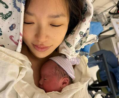 42歲御姊愛生了  聽兒聲音激動大哭