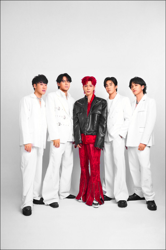 Bii紅白宣傳演唱會 意外加入五堅情