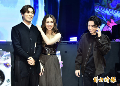 （影）告五人情侶檔雙主唱穩交中寫不出失戀神曲？雲安招了：從身邊人下手