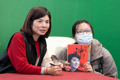 「楊麗花」專書重磅推出！70歲粉絲見本尊喊：要瘋了