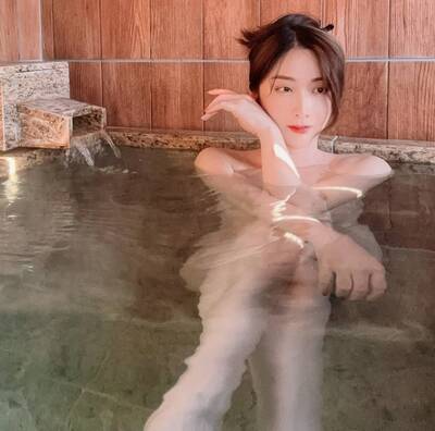 最美檢察官全裸泡湯照流出   第三點若隱若現