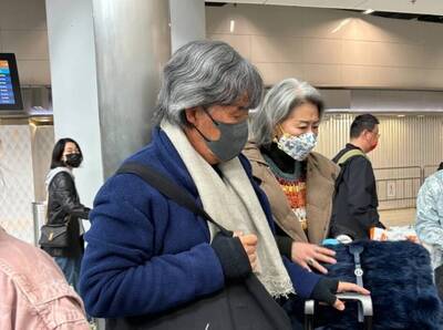 最帥最美銀髮族！林子祥牽手葉蒨文優雅老去