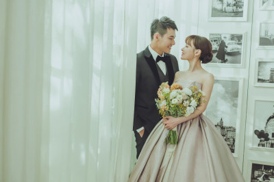 張睿家情人節曬婚紗曝喜訊！「老派告白贏芳心」 張太太還沒清醒就被求婚