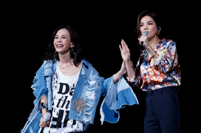 Ella收同鄉金曲歌后彭佳慧紅包好暖心！感慨演藝圈「沒倒下就不能請假」