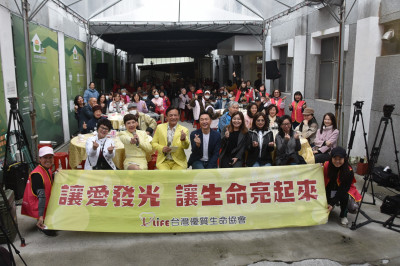凌峰二度中風仍堅挺 登台獻唱與弱勢長輩吃辦桌