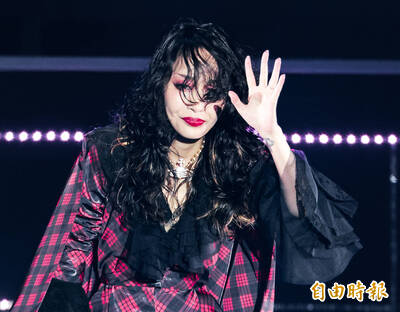 中島美嘉《曾想一了百了》唱到哽咽!台粉應援給鼓勵:妳今天也閃閃發光