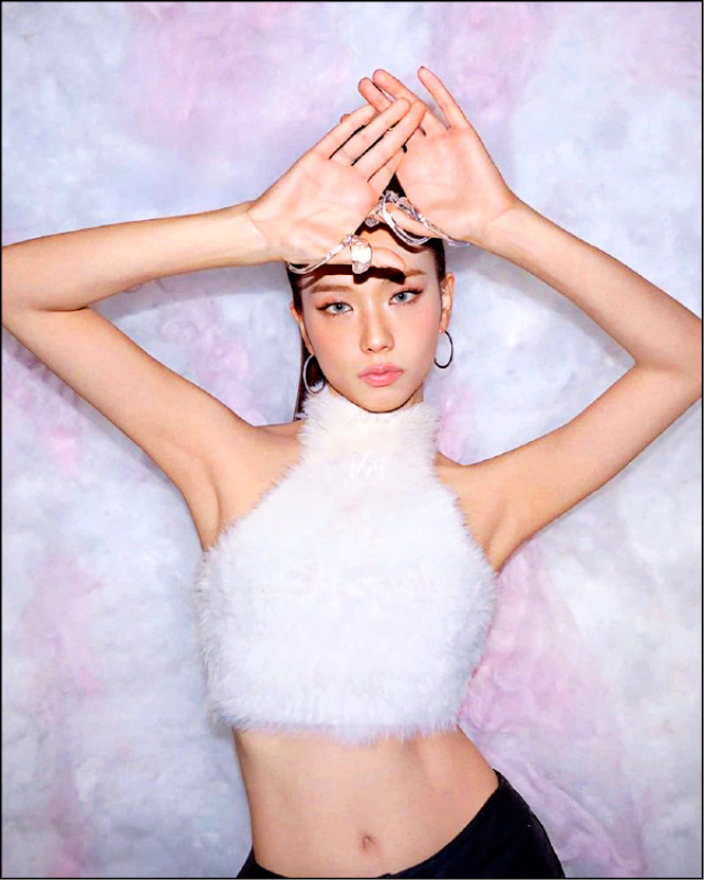 拚命三娘Jisoo行程滿檔  小確幸「1天睡15小時」