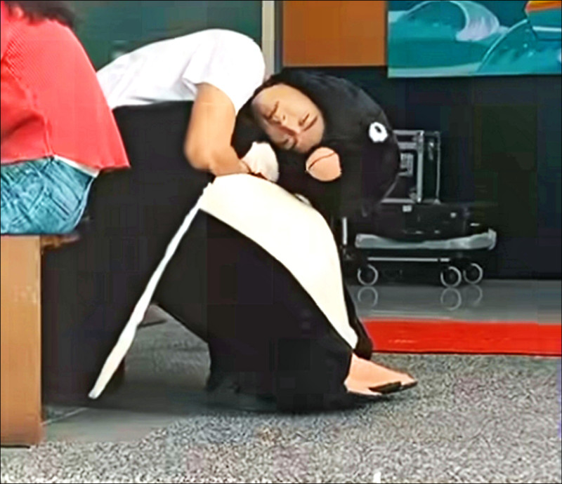 詹懷雲爆紅睡相大公開 林奕嵐青春可愛露雀斑