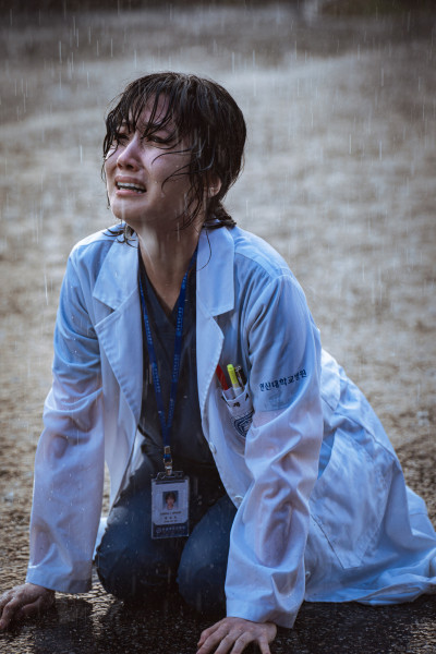 被薛景求踢出醫界 朴恩斌崩潰下跪：為什麼大家都要搞我！