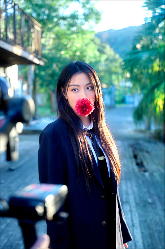 游宇潼自嘲渣男吸引機 新歌唱出叛逆主張