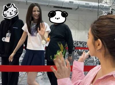 內衣女神周曉涵同框Jisoo  一早急發炫耀文