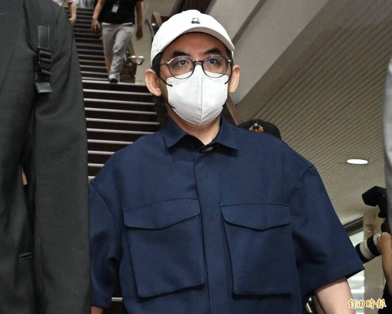 黃子佼部分認罪離去前90度鞠躬 吳靜怡怒轟：給他吃屎還嫌太多