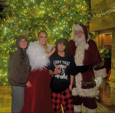 直播中天后突入鏡引騷動！瑪麗亞凱莉糗被兒子「請出去」