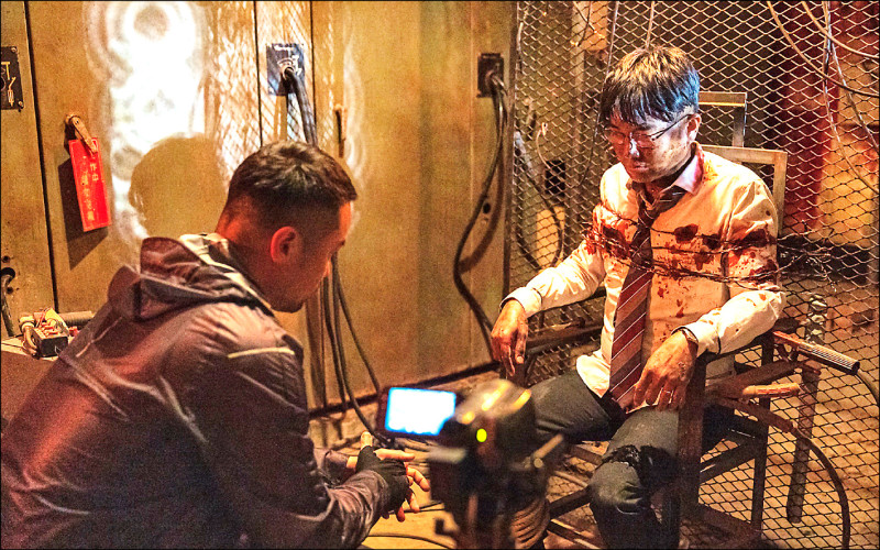 謝承均被電刑冒煙痙攣喊過癮 張孝全釘槍伺候尹昭德釘手掌