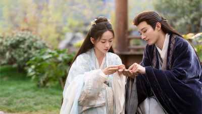 吳謹言遭勒脖下一秒竟狂吻   和男星洗「鴛鴦浴」羞喊：冒犯了