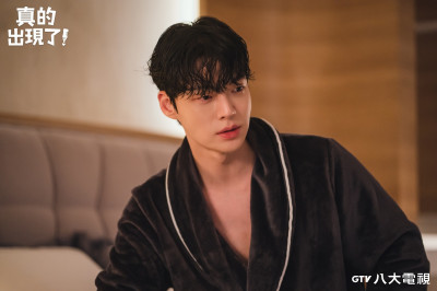 安宰賢「照顧新生兒」被封神隊友!衣服沾滿口水不以為意