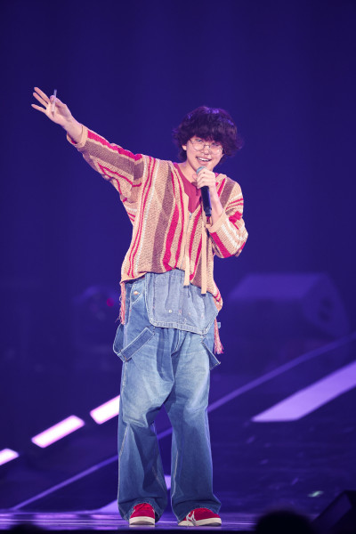 日本18歲爆紅新星AKASAKI來台飆破億神曲 大讚：台灣人很溫柔