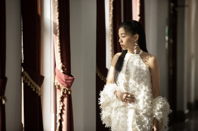 雙金得主洪佩瑜為客家電視台獻唱「最神秘主題曲」 自認是「說書人」