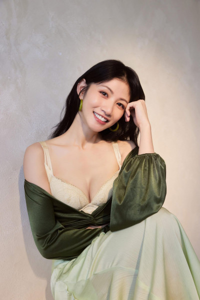 李千娜絕美內衣辣照流出 網驚呆：不像生三個