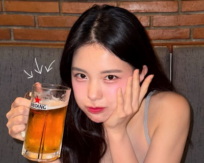 （影音）李多慧深夜喝酒解扣 辣秀深溝網看暈：沒喝也醉了