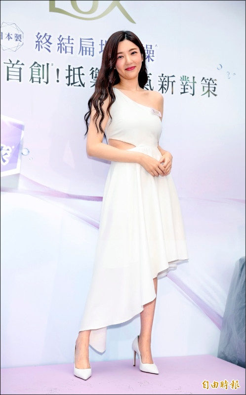 郭雪芙羞曝男友吹髮功 許願代言家電