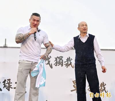 館長上凱道合體韓國瑜   喊救出柯文哲臉書10字再發聲