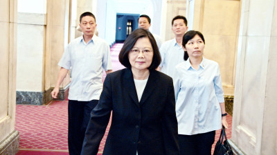 （影）蔡英文成核心人物海報現蹤 導演紀錄親曝「深受台灣人啟發」