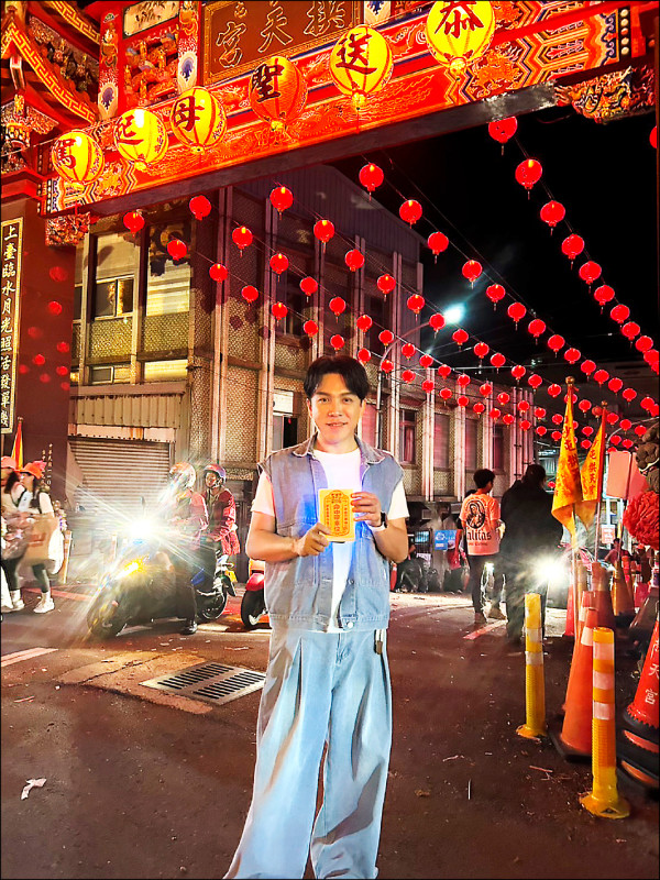 粉紅超跑起駕 藝人追媽祖 入陣香燈腳掀熱潮