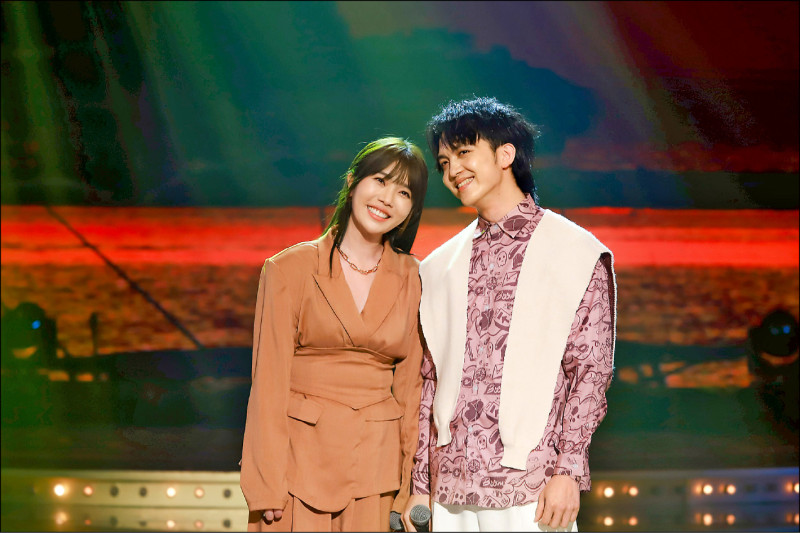 超級冰冰Show收視稱霸 郭忠祐甜纏蔡家蓁衝高點