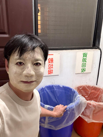 嚇死人！白臉男子深夜倒垃圾撞臉《咒怨》俊雄 身分曝光是陳隨意