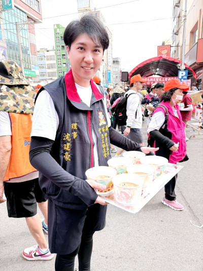 白沙屯媽祖志工身分曝光！男星免費發餐點 苦熬18年重新出發