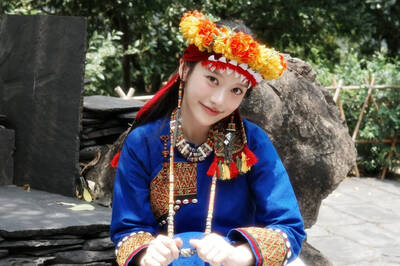 （影）「北一女神」蔡瑞雪首披排灣族服 意外透露思鄉情