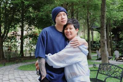 Toyz蹲牢心繫媽媽！母親節曬合照隔空喊話