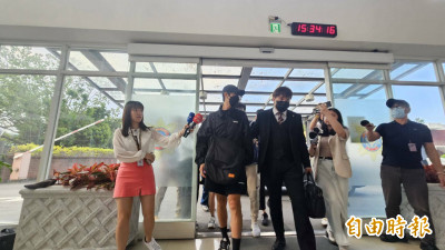 閃兵藝能團到案＋1 「SpeXial」成員陳向熙拍戲到一半被抓走