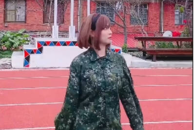 （影）雪乳戰神從軍樂 合體「報告班長」李興文
